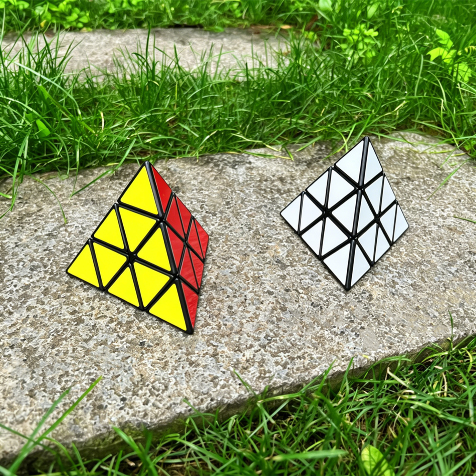 ZEPUZZLES Tricky Pyraminx with White Stickers - 画像 (9)